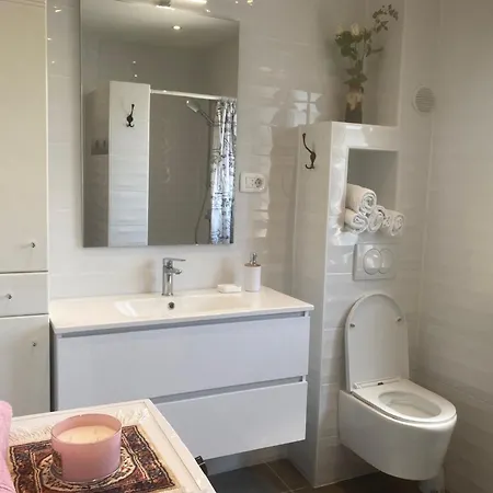 Mimmi - Three Bedroom Duplex With Balcony