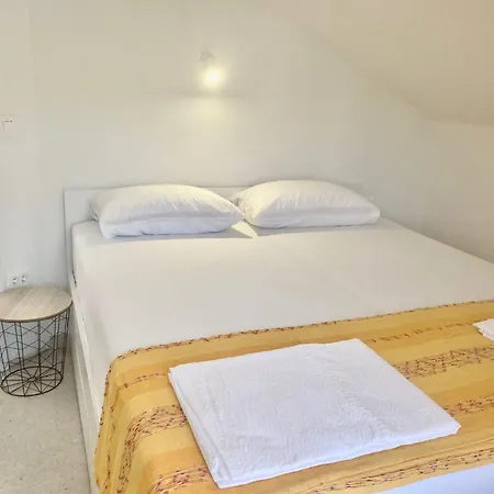 Mimmi - Three Bedroom Duplex With Balcony Apartamento