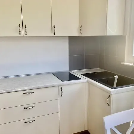 Lägenhet 3 Bedroom With Balcony Sutivan