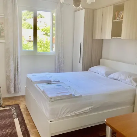 Mimmi - Three Bedroom Duplex With Balcony *