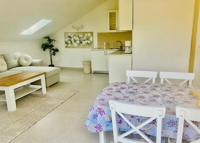 3 Bedroom With Balcony Appartement *