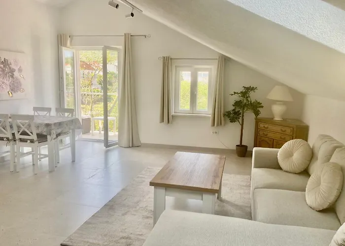 Appartement 3 Bedroom With Balcony Sutivan